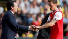 Напуска ли Арсенал? Йозил продава къщата си в Лондон