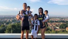 Синът на Роналдо отиде в Реал  - и мегазвездата ли ще рита за "белия балет"?