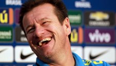 Бразилия уволнява Дунга?