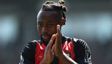 Червените дяволи ще сменят тотално нападението си