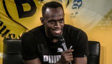 Юсейн Болт подписа с футболен отбор