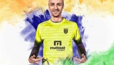 В Индия се прехласнаха по Бербатов: Той е радост за окото