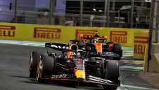 Ред Бул и Алонсо над всички в Джеда, проблеми за Ферари и Хамилтън