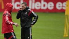 Гроскройц псувал, удрял гости и плакал