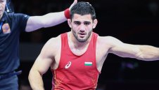 Айк Мнацаканян падна от Божо, но има шансове за медал