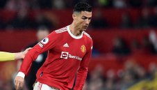 Никой не го иска: Роналдо запя друга песен