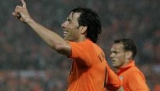 Ван Бастен недоволен от физическата подготовка на холандците