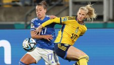 Съотборнички се целуват на световното + СНИМКИ