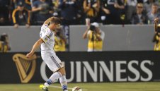 Стиви Джи дебютира за Галакси