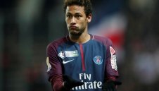 И във Франция разкриха Неймар: Феновете на ПСЖ го освиркаха заради Кавани