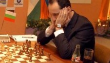 Топалов загуби в предпоследния кръг в Линарес