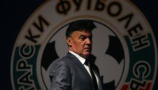 БФС скочи на Бербатов и съда: Конгресът на 18 март бил незаконен