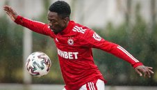 Не подписва? ЦСКА "замразява" Мазику!