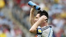 Дядото на Меси притеснен за Лео