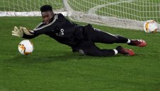 Арсенал преговаря за наказания вратар на Аякс