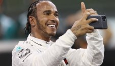 Заплатата на Люис все пак е увеличена до 40 милиона паунда