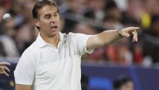 Испанец отряза Вълците, търсенето на мениджър продължава