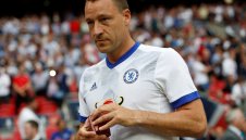 Борнемут дава по 100 000 седмично на Тери