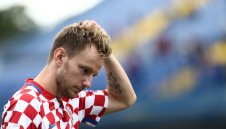 Коляното спря Ракитич от среща с турците