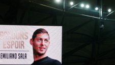 В памет на Сала: Черни ленти и минута мълчание тази седмица в евротурнирите