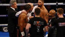 Пълен шок! Аутсайдерът Белю надви Хей след технически нокаут + ВИДЕО