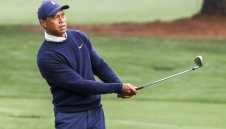 Тайгър Уудс легна под ножа