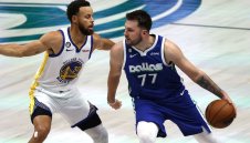 Дончич спечели дуела с Къри и Далас спря пропадането