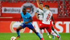 В стил Кантона: Патрис Евра нокаутира фен на Марсилия + ВИДЕО