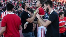 Феновете на ЦСКА разграбват билетите за Европа като топъл хляб