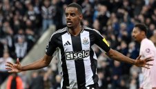 Интересно! Исак няма да пътува с Нюкасъл за Азия