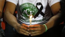 Сълзи и гълъби в памет на жертвите от Чапекоензе + ВИДЕО