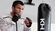 Нурмагомедов надигра Сандхаген в първия си 5-рундов мач в кариерата