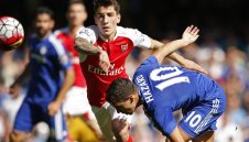 Бек на Арсенал щастлив, че избягал от Барса