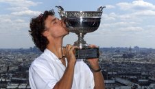 Бразилците искат Гуга да им запали огъня в Рио