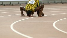 Болт не даде шанс на Гатлин и грабна титлата