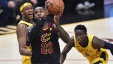ЛеБрон избухна с 46, Кавс удържаха Индиана