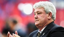 От ФА засега не са търсили Стив Брус