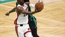 Фантастичен Бътлър спаси Маями в Бостън, ще има мач №7