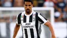 Кедира купи 1200 билета за Германия - Норвегия и ги подари на болни деца