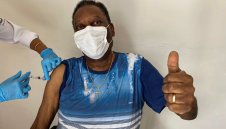 Краля на футбола е получил инфекция, остава в болница