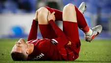 Капитанът на Ливърпул под въпрос за Астън Вила