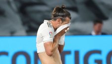 Кралете без Бейл, но с наказания Рамос в Манчестър