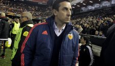 Невил: Не са ми предлагали нов договор, сега е сложно