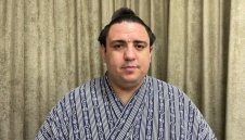 Търкалят Аоияма за пети пореден път