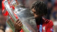 Заради геройствата в Шампионска лига: Ливърпул задържа Ориги