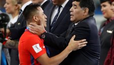 Марадона пое арабски слабак