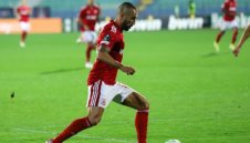 Звезда на ЦСКА глези секси фолкпевица в Дубай + СНИМКИ