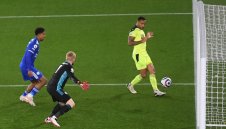 Шокираща загуба на Лестър изостри битката за топ 4 в Англия