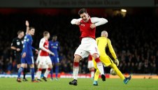 Йозил преподписва с Арсенал заради Оба