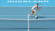 Шарапова стартира новия сезон в Оуклънд